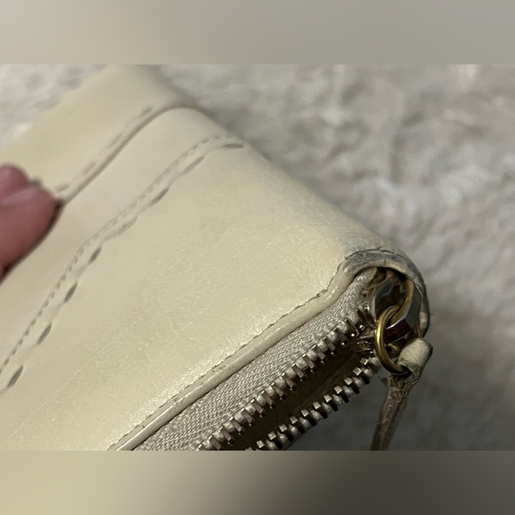 Yves Saint Laurent Cream Leather Wallet with Gold Hardware - Picture 8 of 16